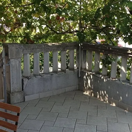 Lovor Apartman Krk Town